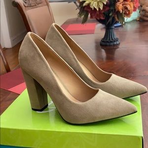 Brand new “Y not” heels